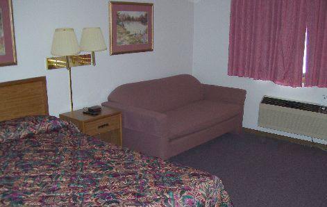 Americas Quality Inn & Suites - Finlayson Room photo